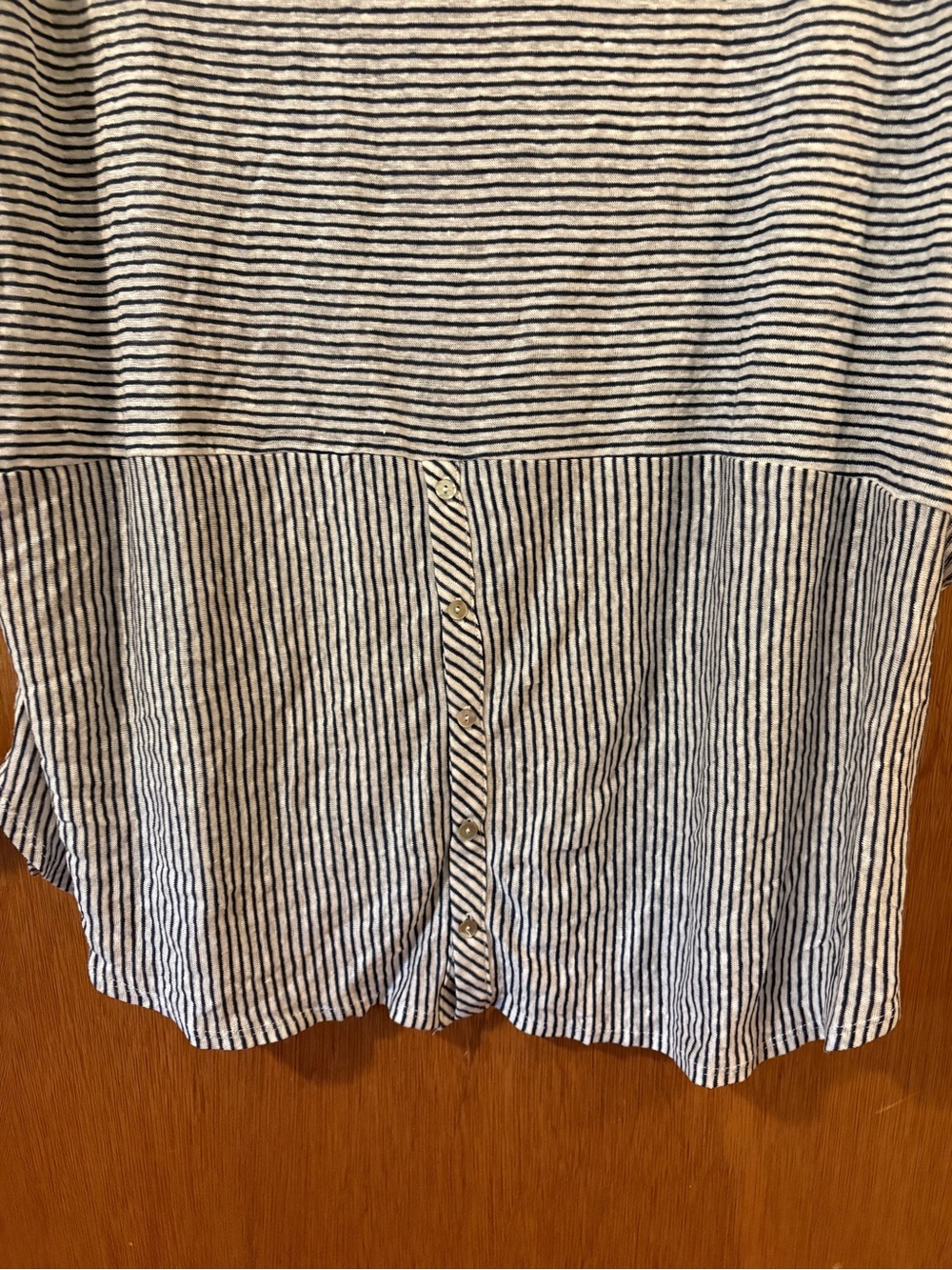 Adrienne Vittadini Navy & White Striped 100% Linen Roll-Tab Sleeve Top NWT - Picture 5 of 6